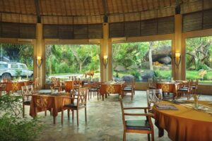 Breakfast With Lion di Bali Safari
